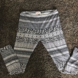 Pink Republic black and white leggings